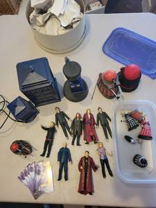 lot 121 image: Doctor Who Collectible Figures, TARDIS Models, Daleks, and Cards Assortment