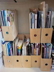 lot 134 image: Collection of Art, Jewelry, and Craft Books and Magazines