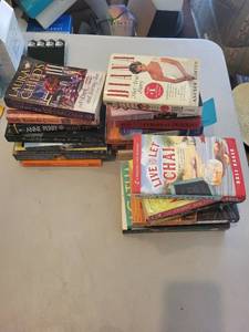 lot 139 image: Collection of 21 Mystery and Fiction Paperback Books