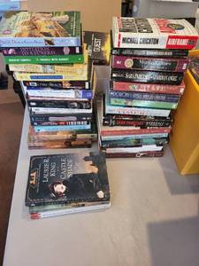 lot 145 image: Large Assorted Mystery and Crime Paperback Book Lot