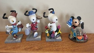 lot 159 image: Collection of 4 Figurines Featuring Snoopy and Mickey Mouse Westland Giftware