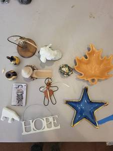 lot 162 image: Assorted Decorative Items and Collectibles Lot