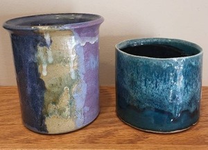 lot 163 image: Set of 2 Glazed Studio Art Pottery Vessels