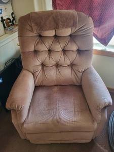 lot 171 image: Plush Dusty Rose Pink Upholstered Recliner Armchair