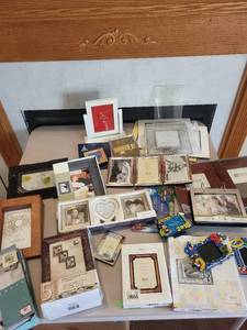 lot 176 image: Large Collection of Assorted Photo Frames and Albums