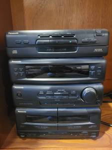 lot 265 image: Panasonic SA-CH72 CD Stereo System with Speakers