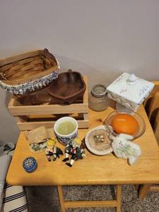 lot 275 image: Collection of Decorative Figurines, Baskets, Glassware, and Holiday Items