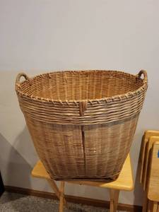 lot 284 image: Large Woven Wicker Basket with Handles and Small Handheld Basket