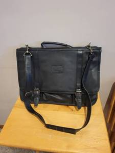 lot 286 image: Bill Blass Black Leather Briefcase with Shoulder Strap