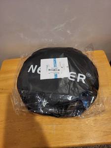 lot 287 image: Neewer Collapsible Light Diffuser Kit with Carrying Case