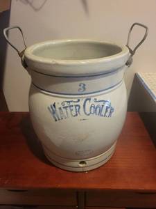 lot 294 image: Vintage Red Wing Pottery #3 Stoneware Water Cooler with Handles