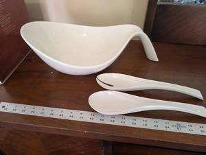 lot 4 image: Villeroy & Boch White Porcelain Salad Bowl with Serving Utensils