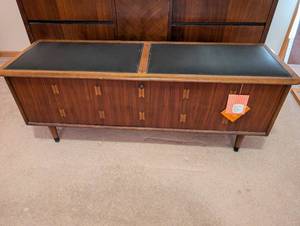 lot 10 image: Lane Cedar Chest Bench with Black Cushion Top and Inlay Detail