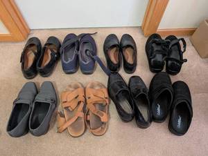 lot 63 image: Lot of 8 Womens Comfort Shoes and Sandals - Rockport, Orthofeet, Munro, SAS, Aravon
