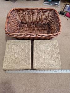 lot 67 image: Wicker Storage Basket with 2 Straw Lidded Boxes
