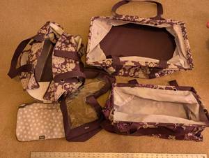 lot 85 image: Thirty-One Utility Tote Bag Set with Purple Floral Pattern
