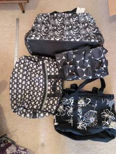 lot 88 image: Set of 4 Tote Bags Including Thirty-One and Janzen