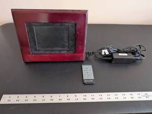 lot 229 image: Matsunichi 8-Inch Digital Photo Frame with Remote and Power Adapter
