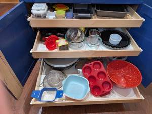 lot 235 image: Assorted Kitchen Bakeware and Cooking Prep Tool Collection