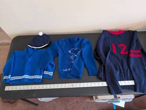 lot 238 image: Group of Vintage Childrens Knit Sweaters with Snoopy and Hat