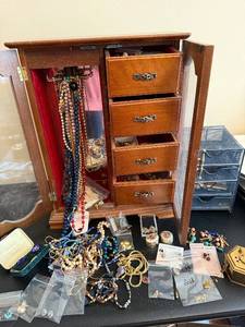 lot 113 image: Vintage Wooden Jewelry Box with Beaded Necklaces, Earrings & Accessories