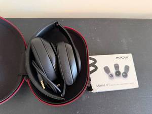 lot 114 image: Beats Studio Wired Headphones & Mpow Lens Kit V1