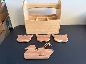 lot 181 image: Wooden Caddy with 3 Butterfly and One Loon Ornaments (Lot of 5)
