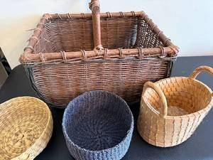 lot 188 image: Wicker Baskets Set - Large Rectangular Basket & 3 Round Baskets (Lot of 4)