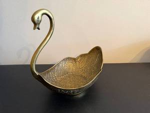 lot 234 image: Brass Swan-Shaped Bowl with Handle - Ornate Feather Pattern Centerpiece