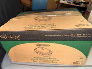 lot 376 image: Pampered Chef Deep Covered Baker - New Traditions Collection 1321