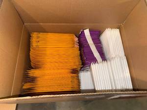 lot 386 image: Uline 6x10 Poly Bubble Mailers - Self-Seal & Economy Gold - Assorted Colors