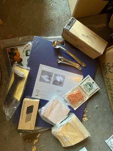 lot 404 image: IKEA DRLLA Kitchen Accessories Set - Blue Board & Measuring Spoons