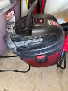 lot 435 image: Hang-On Shop-Vac 1.5 Gal Portable Wall-Mounted WetDry Vacuum