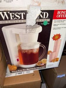 lot 444 image: West Bend 68002D 2 Qt Iced Tea Maker - Fresh Tea Brewed In Minutes