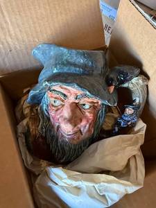 lot 450 image: West Germany Porcelain Figurine - Bearded Man with Wide Hat & Crow