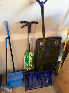 lot 465 image: Blue Snow Shovel & Assorted Yard Tools - Brooms & Planter Tools