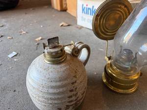lot 466 image: Vintage Oil Lanterns (Lot of 2)