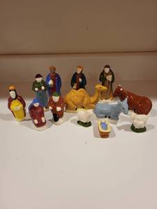 lot 212 image: Henriot Quimper France Hand Painted Porcelain Nativity Set