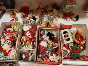 lot 214 image: Large Collection of Vintage and Handmade Christmas Ornaments