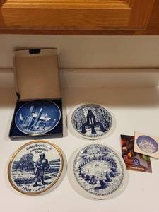 lot 220 image: Set of 4 Danish Blue Christmas Collector Plates with Box, 1969-2000