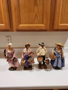 lot 225 image: Set of 4 Santons dArt B. Eygazier Provence Figurines