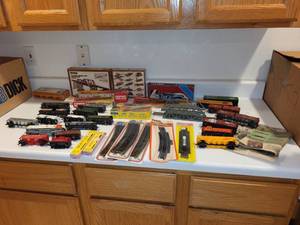 lot 230 image: Large HO Scale Model Train Lot with Engines, Cars, Track, and Accessories