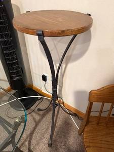 lot 302 image: Round Wood Top Table with Black Metal Curved Legs - Accent Table