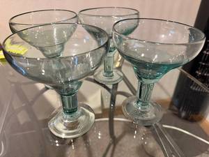 lot 305 image: Turquoise Glass Coupe Glasses - 6-Piece Set for Cocktails, Desserts & Champagne
