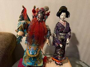 lot 315 image: Peking Opera Mask Doll & Geisha Doll - Traditional Asian Figurines