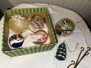 lot 321 image: Glass Christmas Ornaments - Santa & Tree Festive Scenes