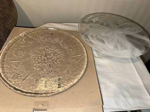 lot 325 image: Kosta Boda ULLA 330mm Dish and Kjell Engman Glass Pedestal Cake Plate