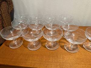 lot 328 image: Kosta Boda Champagne Coupe Glasses - Clear Crystal Set