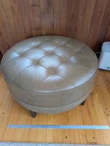 lot 106 image: Ethan Allen Round Tufted Leather Ottoman - Brown Leather, Nailhead Trim