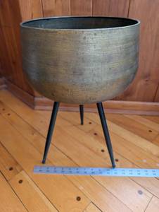 lot 108 image: Tripod Patina Metal Planter Pot - Bronze Finish, 12-14 in Dia